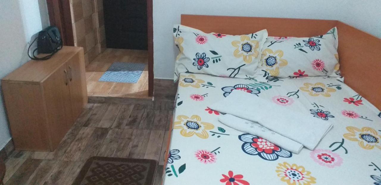 Garsoniera Leilighet Buzău Eksteriør bilde